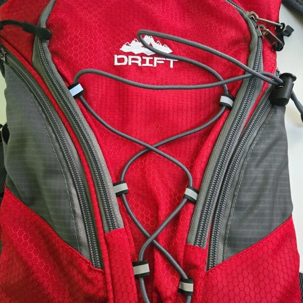Drift NWT Hydration Backpack With Bladder Red Ripstop Zip Pockets 16